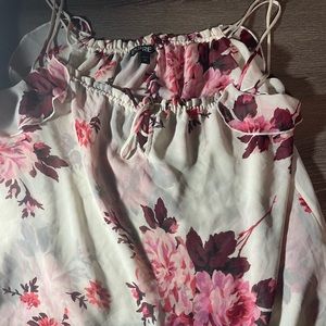 XS Express floral off-white tank top
